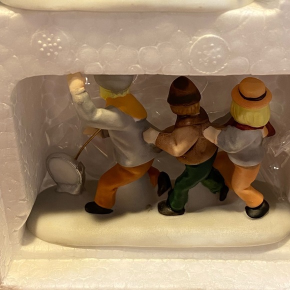 Dept 56 Heritage Village Collection. “Nicholas Nickleby”, set of 4, #5929–3. - Picture 7 of 8